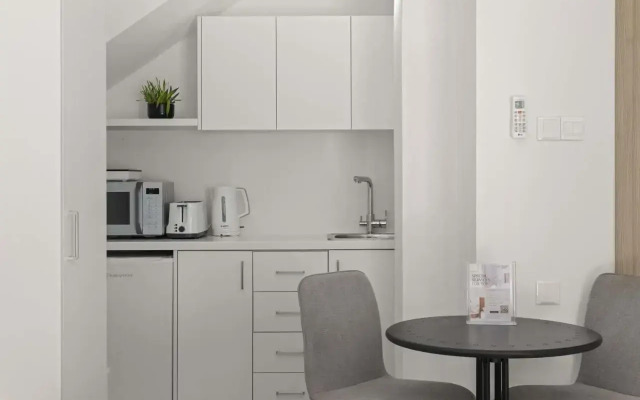 Phaedrus Living: Alkminis Seaside Suites Sand