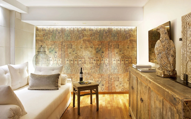 Claris  & Spa 5GL, a Small Luxury s of the World