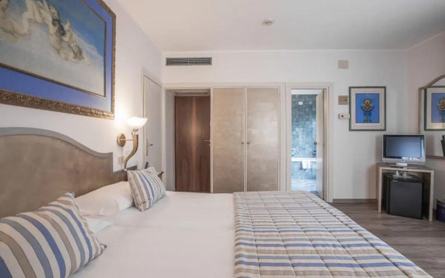 Amadeus Hotel