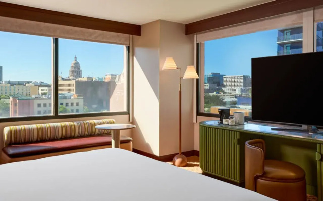 Downright Austin, A Renaissance Hotel