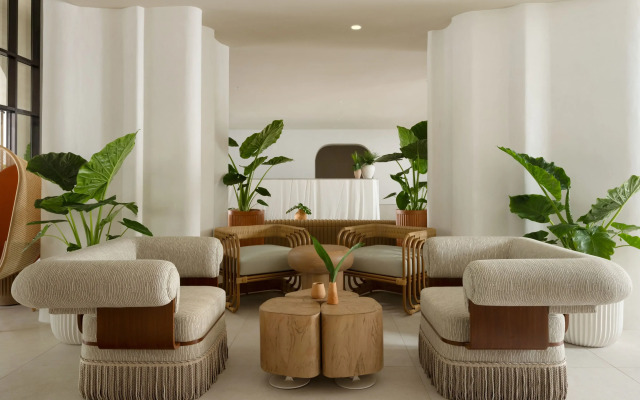 Sandbourne Santa Monica, Autograph Collection