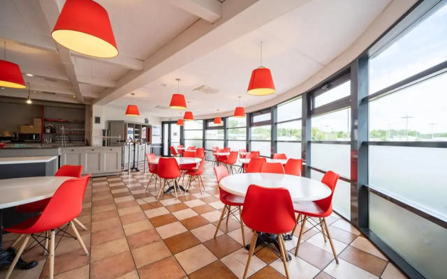 B&B HOTEL Calais Terminal Cité de l'Europe 3 étoiles