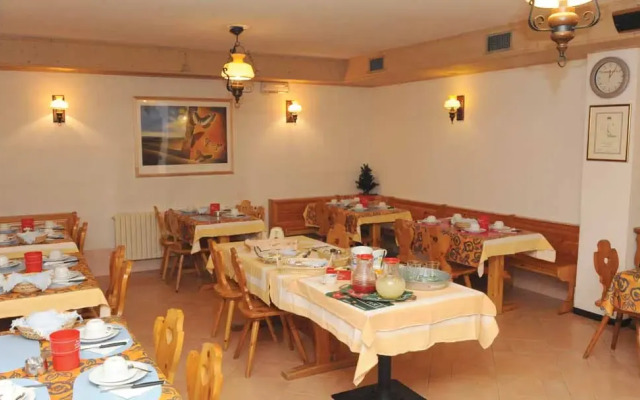 Hotel Caravasc