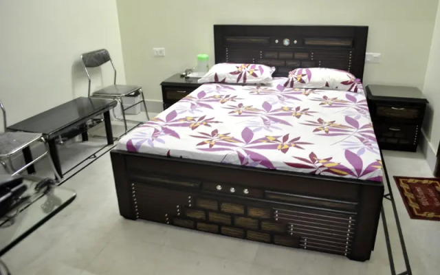Hotel Dhingra Residency