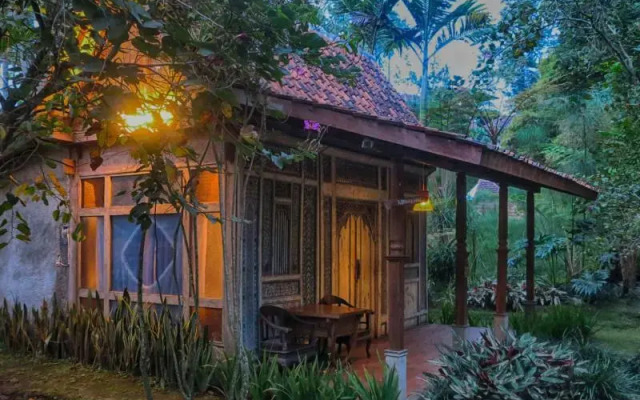 Sapulidi Cafe, Resort & Gallery
