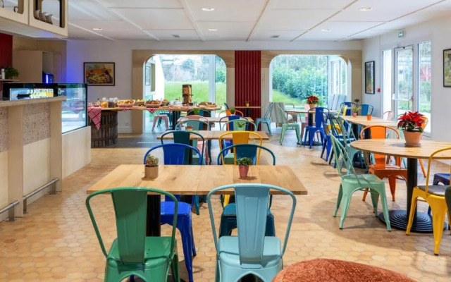 greet Hotel Chatellerault