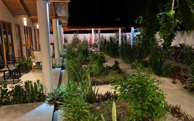 Thoddoo Beach Holiday Inn