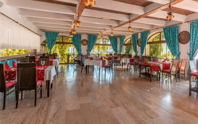 Отель Emelda Sun Club