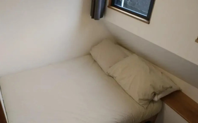 Kyle Blue Bristol - Luxury Hostel Boat