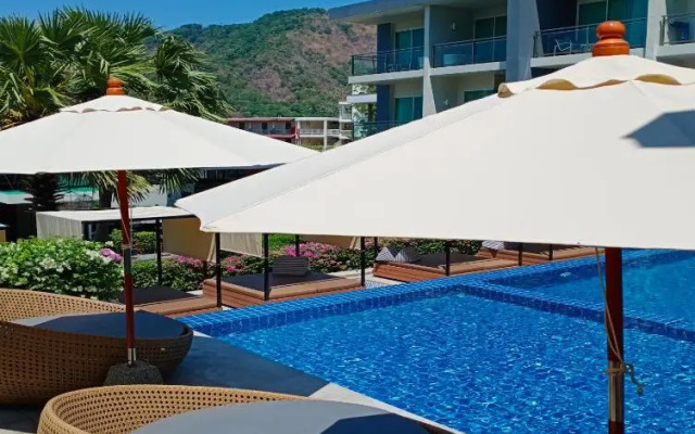 Sugar Palm Grand Hillside