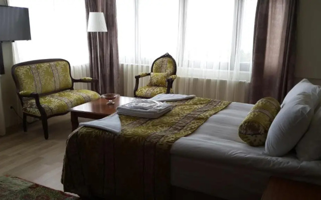 Tashkonak Studio Suites