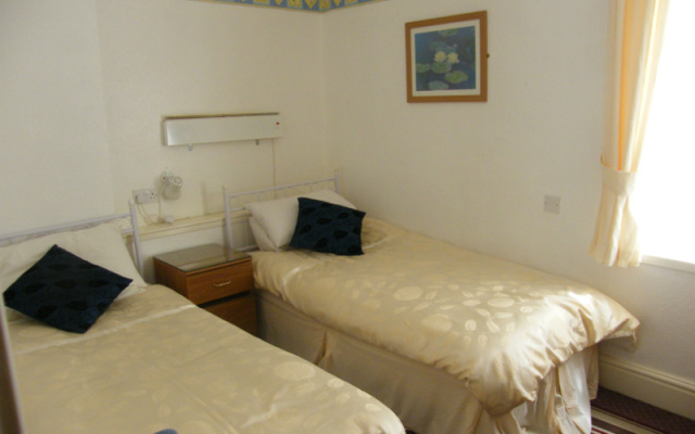 Alondra Hotel