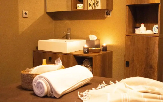 216 North Hotel & Wellness-Spa