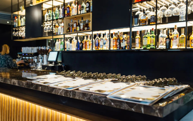 Отель Malcom and Barret