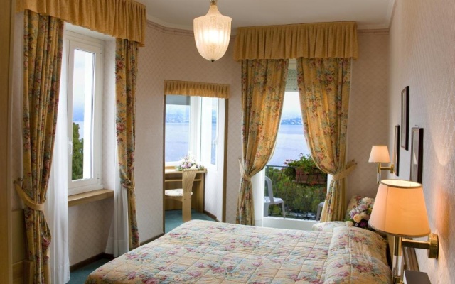 Double room (full double bed)