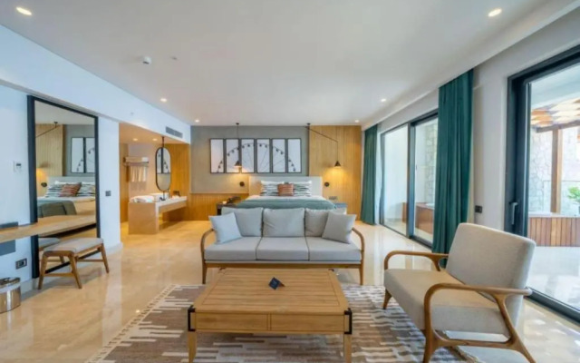 Lures Hotel