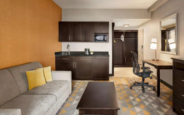 DoubleTree by Hilton Pointe Claire Montreal Airport West