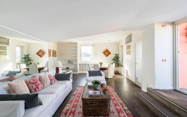 Pantheon Large Terrace Penthouse