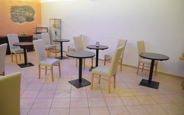 Hotel Benaco Bee Free