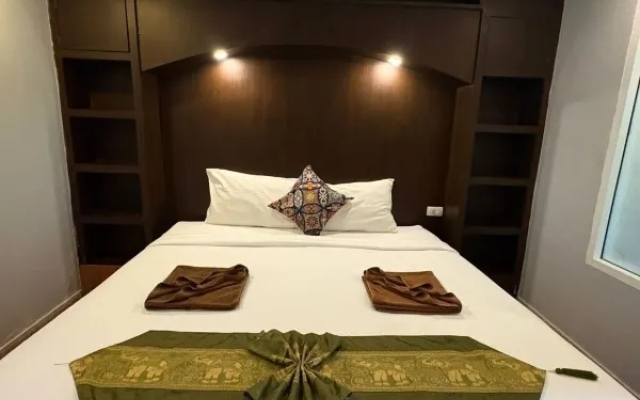 Porterhouse Beach Hotel