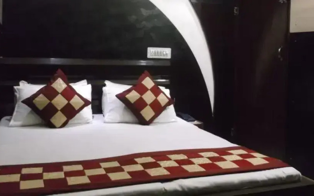 Abhineet Palace Hotel