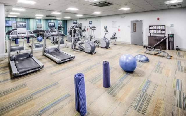 Holiday Inn Express & Suites Cleveland West - Westlake by IHG