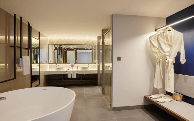 Centara Life Hotel Bangkok Phra Nakhon