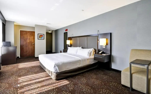 Holiday Inn Express Romulus / Detroit Airport by IHG