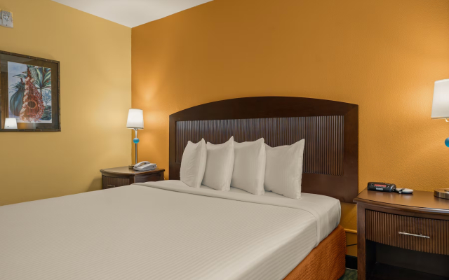 Airport Honolulu Hotel, Trademark Collection by Wyndham