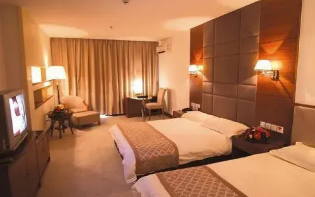 100 Happy Hotel