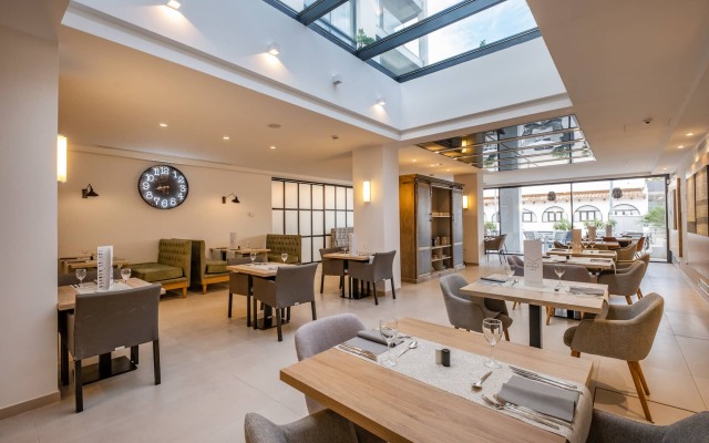 Kyrat Amarac Suites