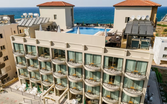 Olivia Palm Hotel