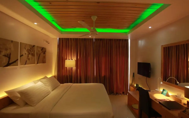 Отель Pine Lodge Maldives