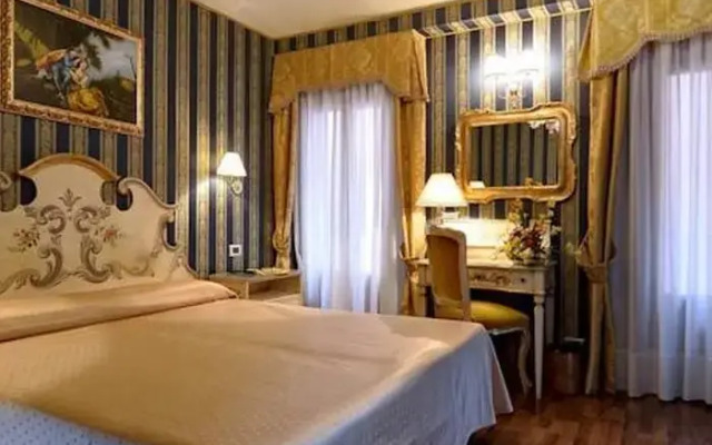 Lux Hotel