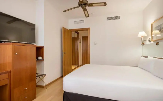 Отель Ilunion Les Corts Spa