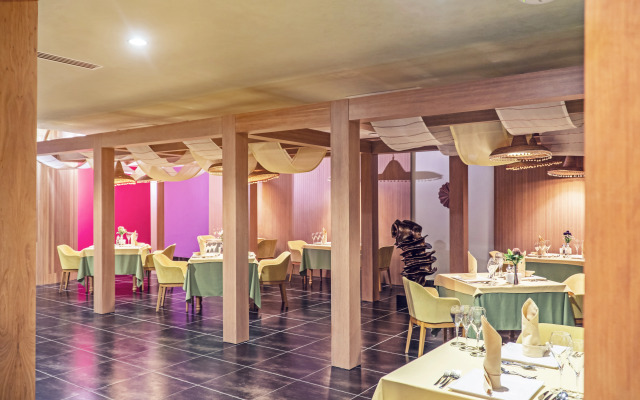 Royal Taj Mahal - All Inclusive
