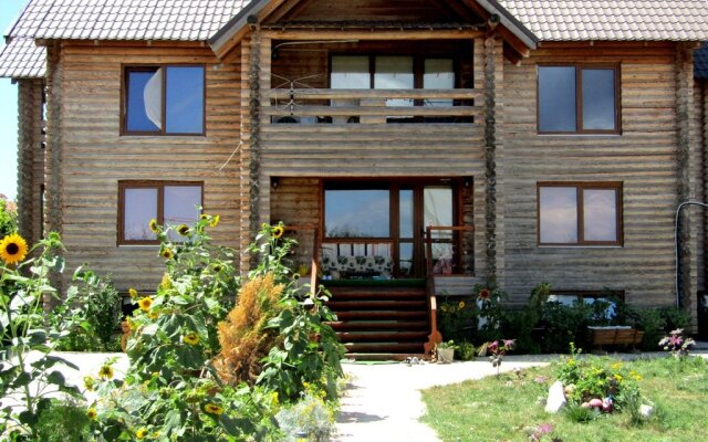 Izbushka Guest House