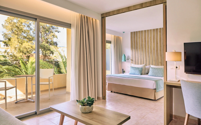 Viva Palma Nova Aparthotel
