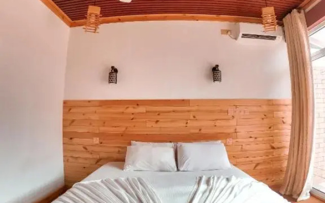 New Breeze Thoddoo Inn