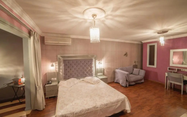 Delphi Art Hotel
