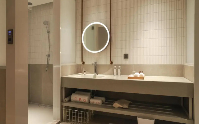 Zhengzhou East Railway Station Crossing Hotel