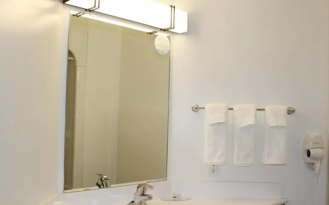 Days Inn by Wyndham Stony Plain