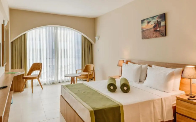 Olivia Palm Hotel