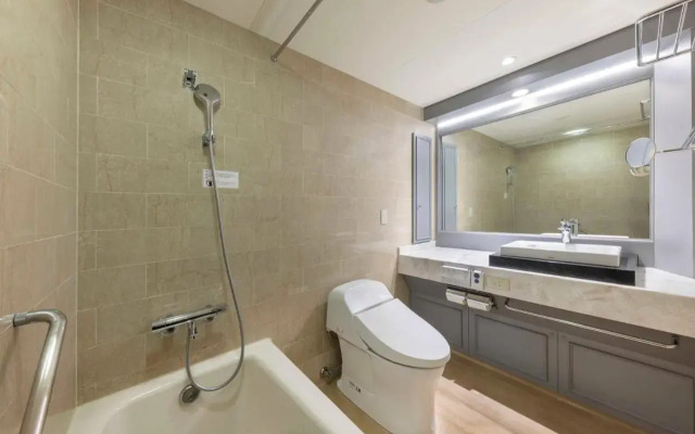 RIHGA Royal Hotel Osaka, Vignette Collection by IHG
