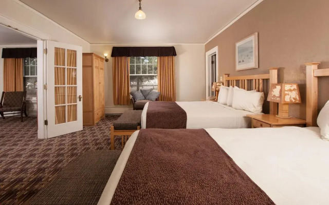 Old Faithful Inn — Inside the Park Hotel