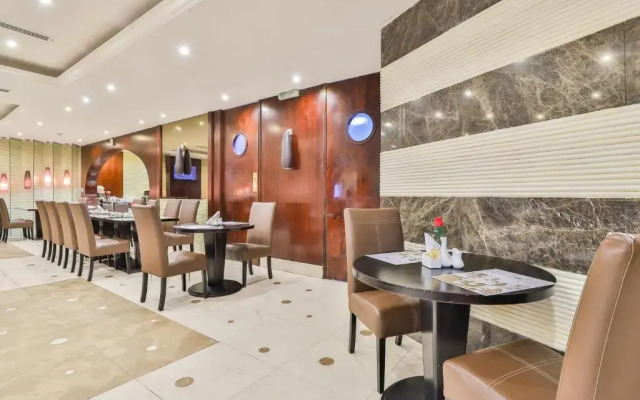 Landmark Summit Hotel