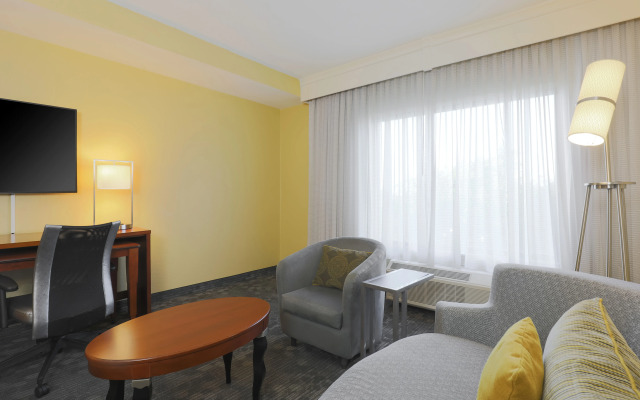 Courtyard by Marriott Austin Airport