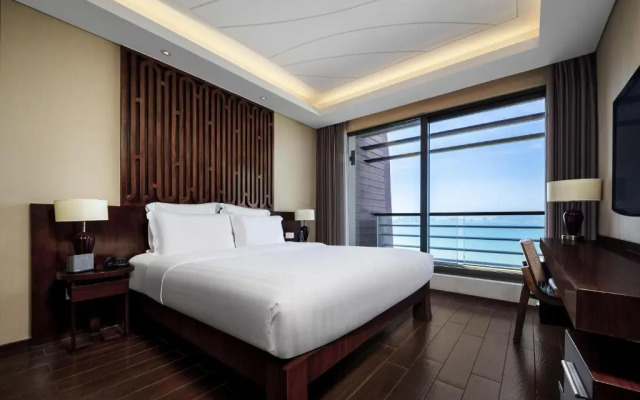 Pullman Oceanview Sanya Bay Resort & Spa