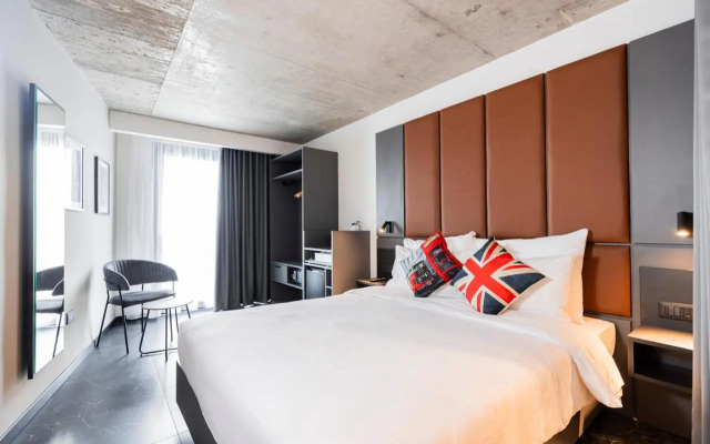 The Londoner Hotel St. Julians