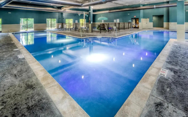 Holiday Inn Express & Suites Cleveland West - Westlake by IHG